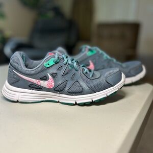 Nike Athletic Running Sneakers Women’s Size 8 Grey Pink Teal